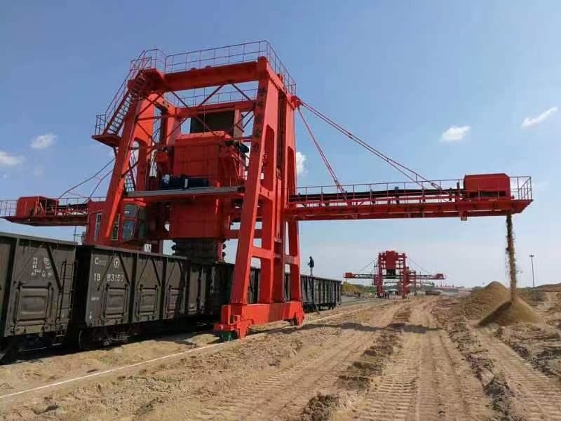 Limanda Dökme Yüklerin Elleçlenmesi İçin 1500 Tph Kundağı Motorlu Gemi Boşaltıcı